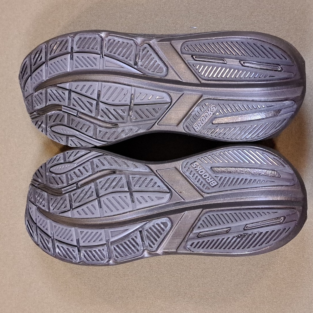 Brooks Ghost Max 3 - Color: Black - Size: Men 12 - Picture 8 of 9